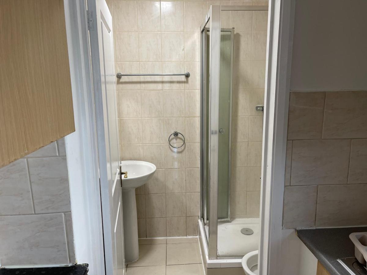 Heathrow Limited Guest house *