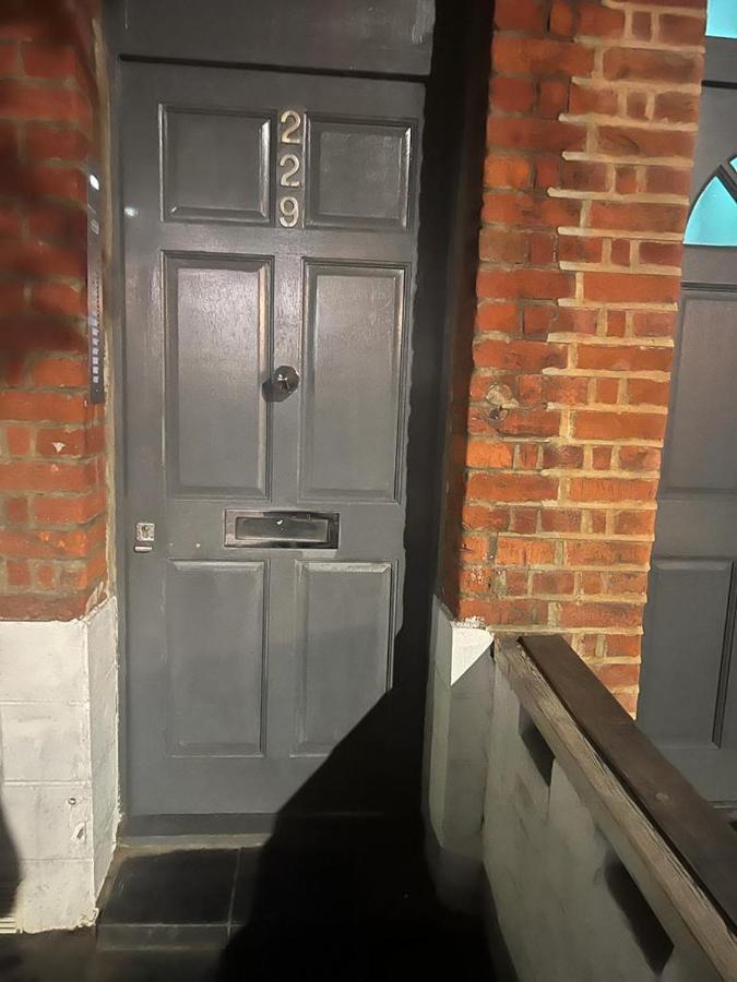 Queenstown Road Studio Flat Leilighet London