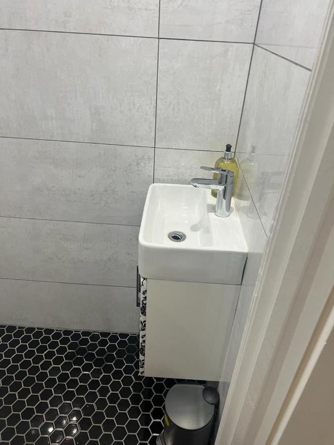 Leilighet Queenstown Road Studio Flat London