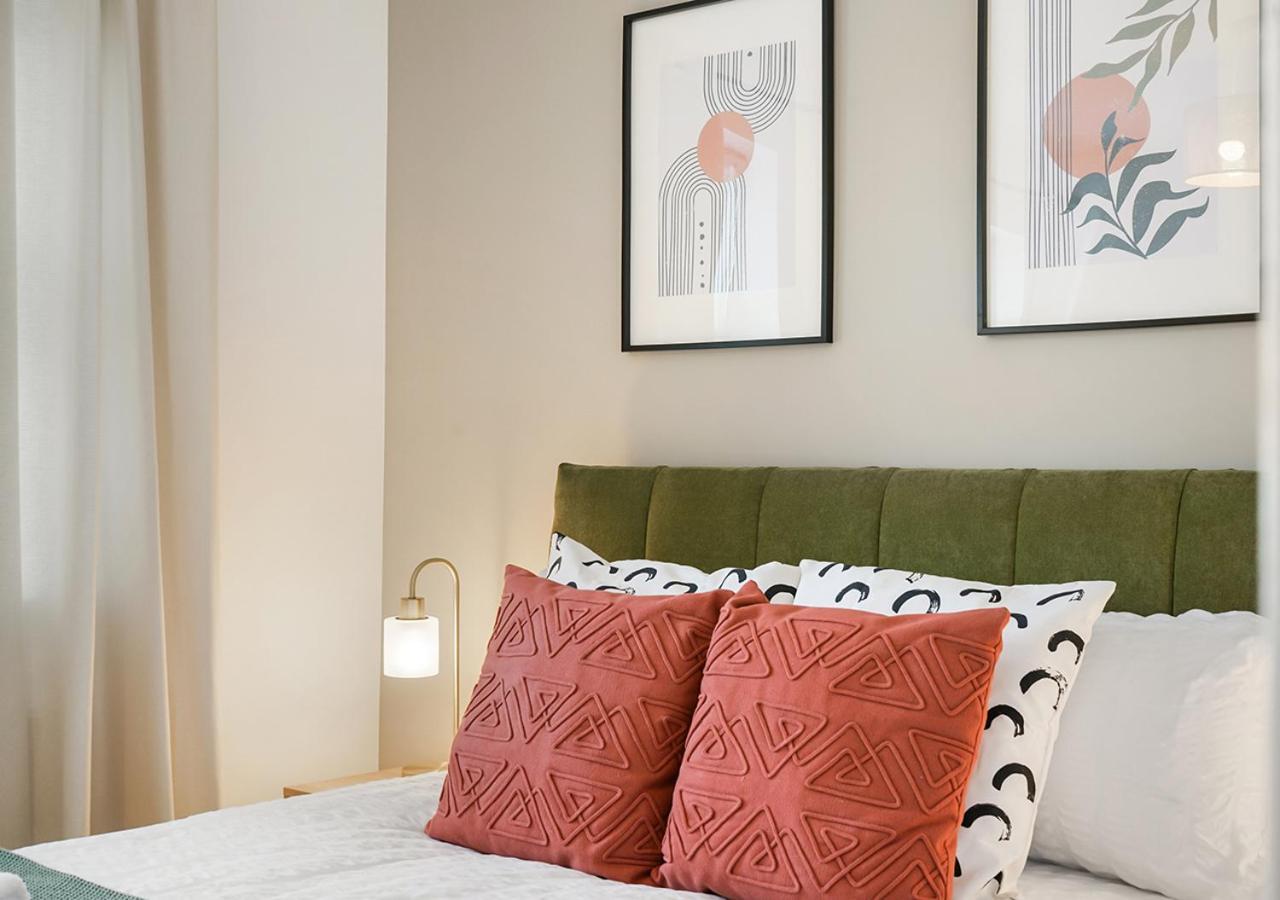 East House Near Tube With Parking Holiday home London
