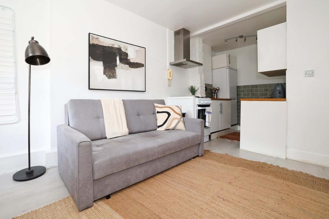 Appartement W For 4. Open Plan Kitchen/living Londen