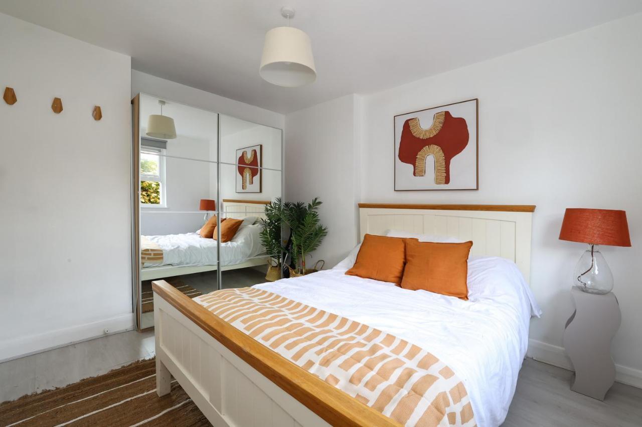 Appartement W For 4. Open Plan Kitchen/living Londen