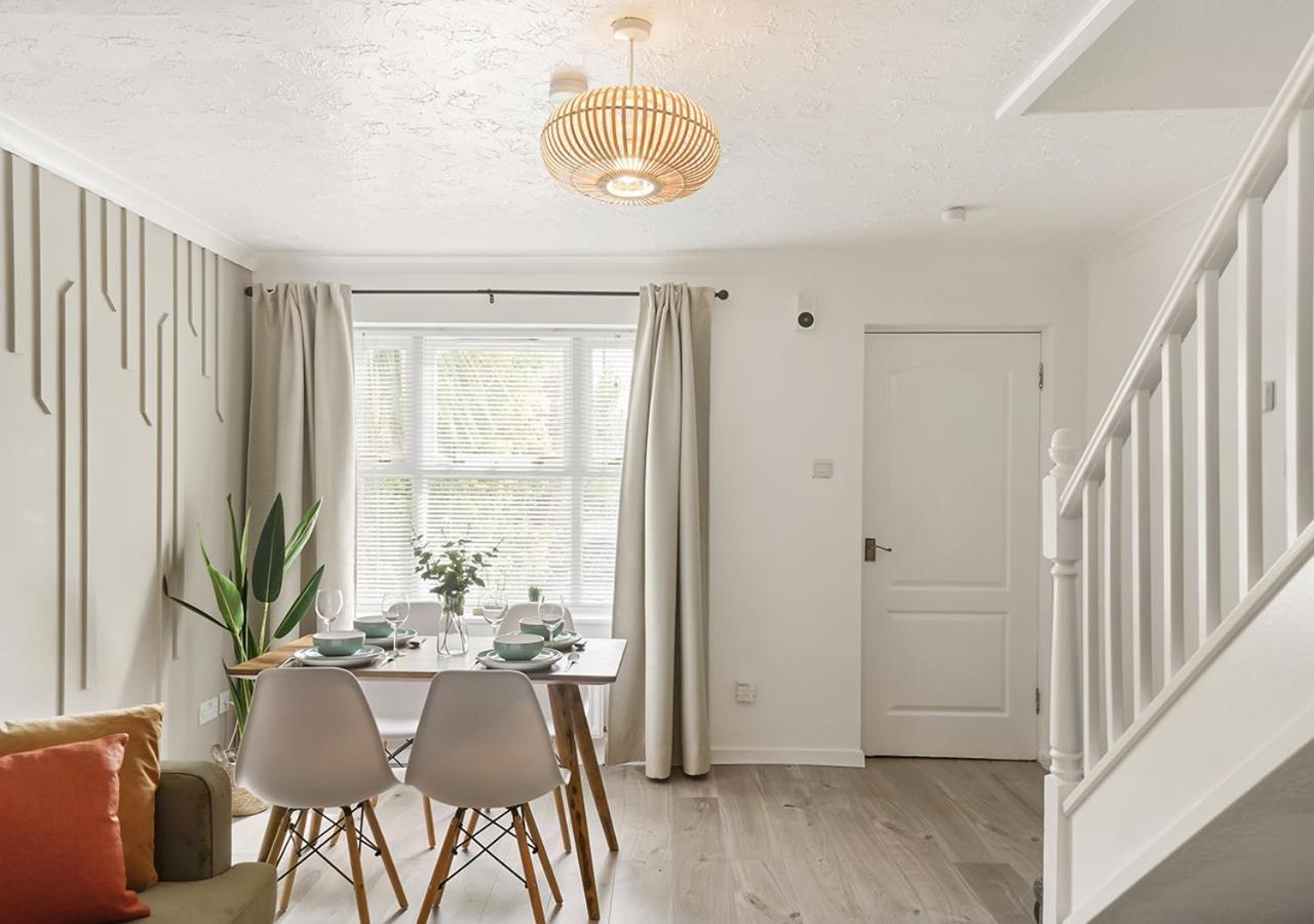 East House Near Tube With Parking Holiday home London