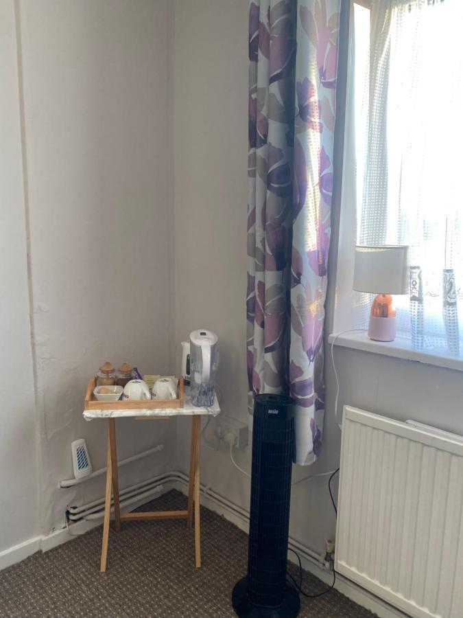 One Double Bedroom In A Shared London