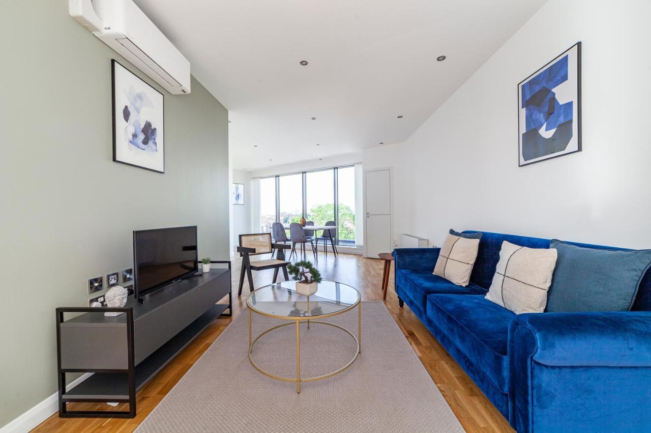 The Streatham Penthouse * London