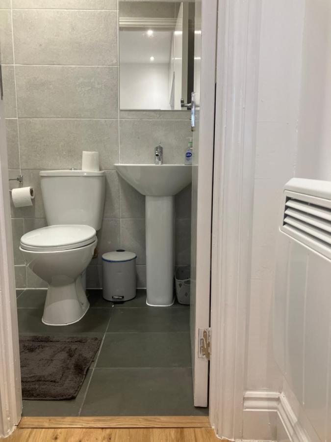Cosy Self Contained With Private Bathroom 10 Mins To Wembley Stadium *