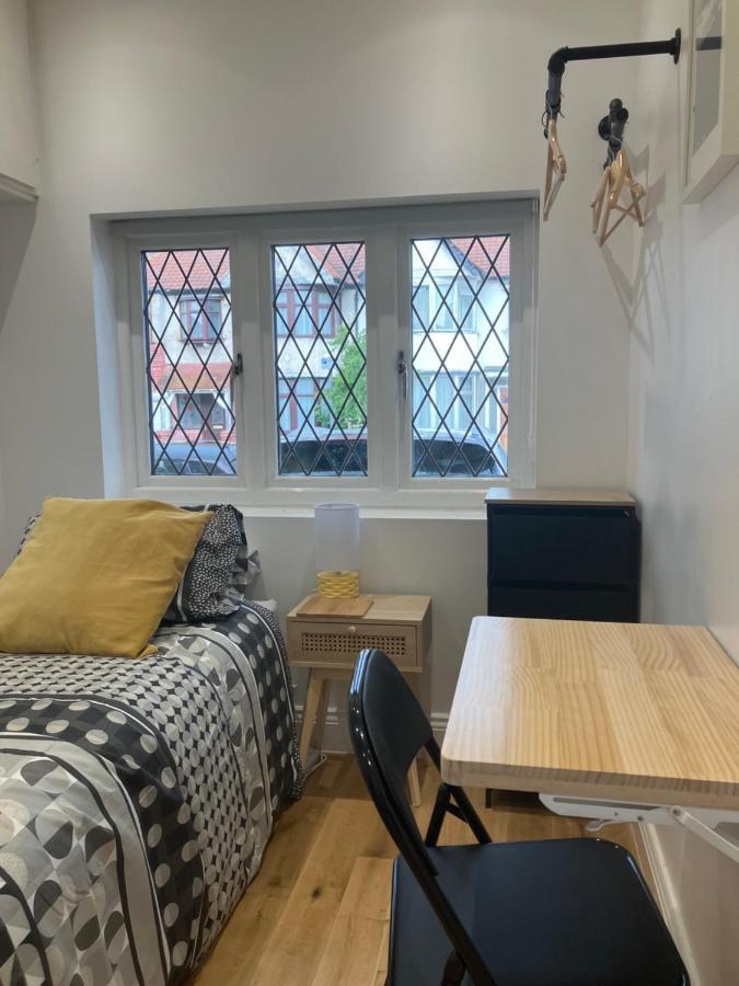 Apartment Cosy Self Contained With Private Bathroom 10 Mins To Wembley Stadium *