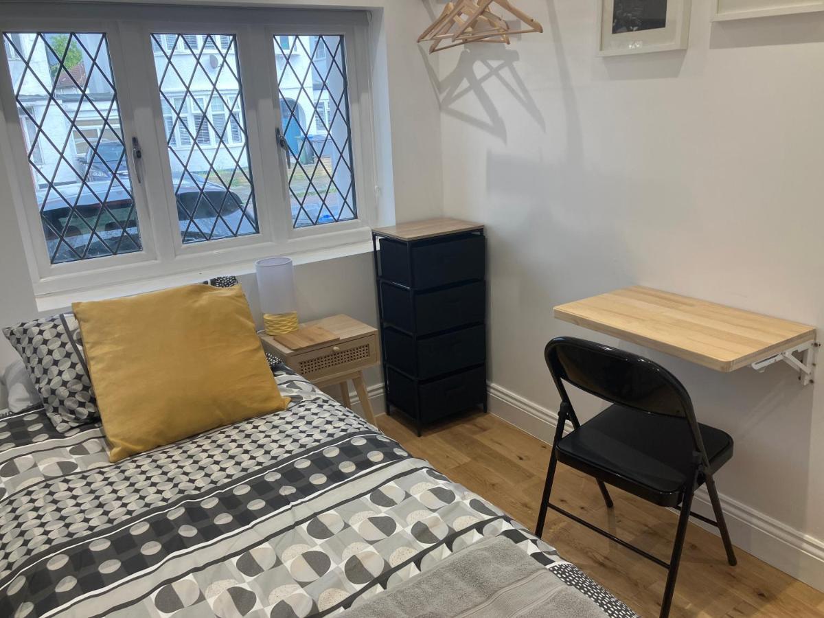 Apartment Cosy Self Contained With Private Bathroom 10 Mins To Wembley Stadium *