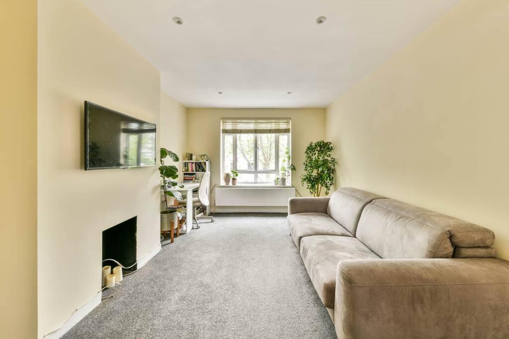 Ladbroke Grove - 2 Bed Near Portobello & Golborne Road London