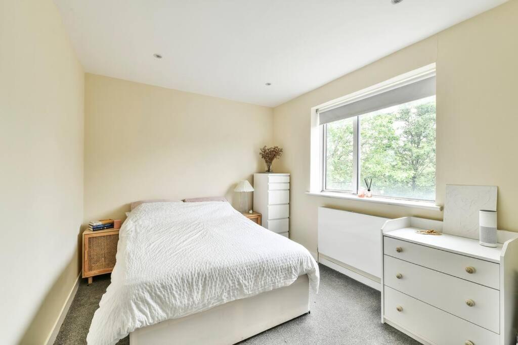 Ladbroke Grove - 2 Bed Near Portobello & Golborne Road Apartment