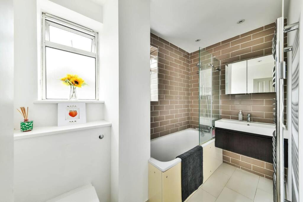 Apartment Ladbroke Grove - 2 Bed Near Portobello & Golborne Road London