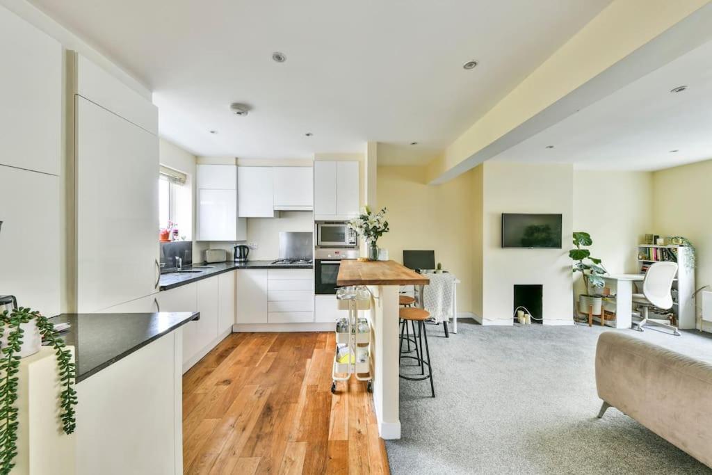 Ladbroke Grove - 2 Bed Near Portobello & Golborne Road *