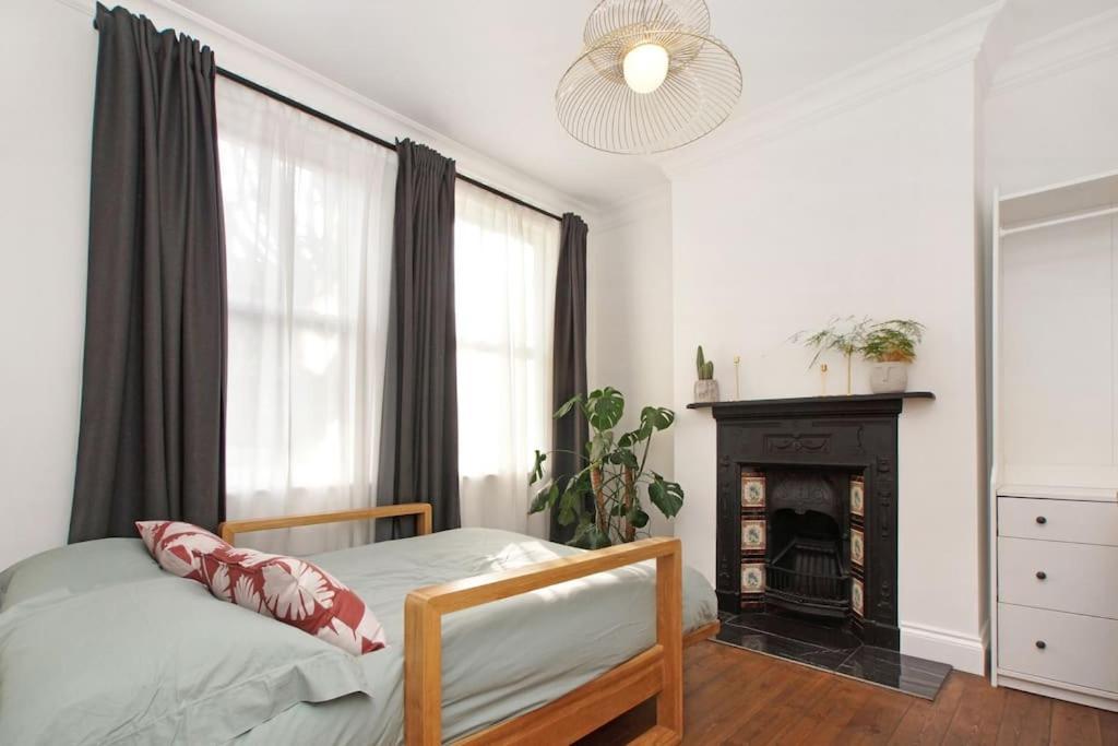 Apartment Newly Refurbished, Cosy & Modern In E17 *
