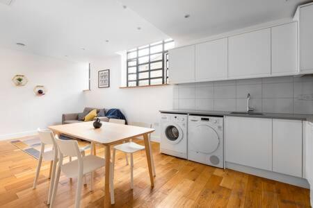 Trendy East Flat Sh11 London