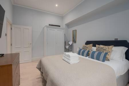 Trendy Hampstead Flat Rh7