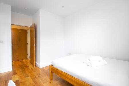 Trendy East Flat Sh11 London