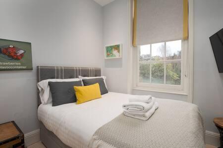 Trendy Hampstead Flat Rh7
