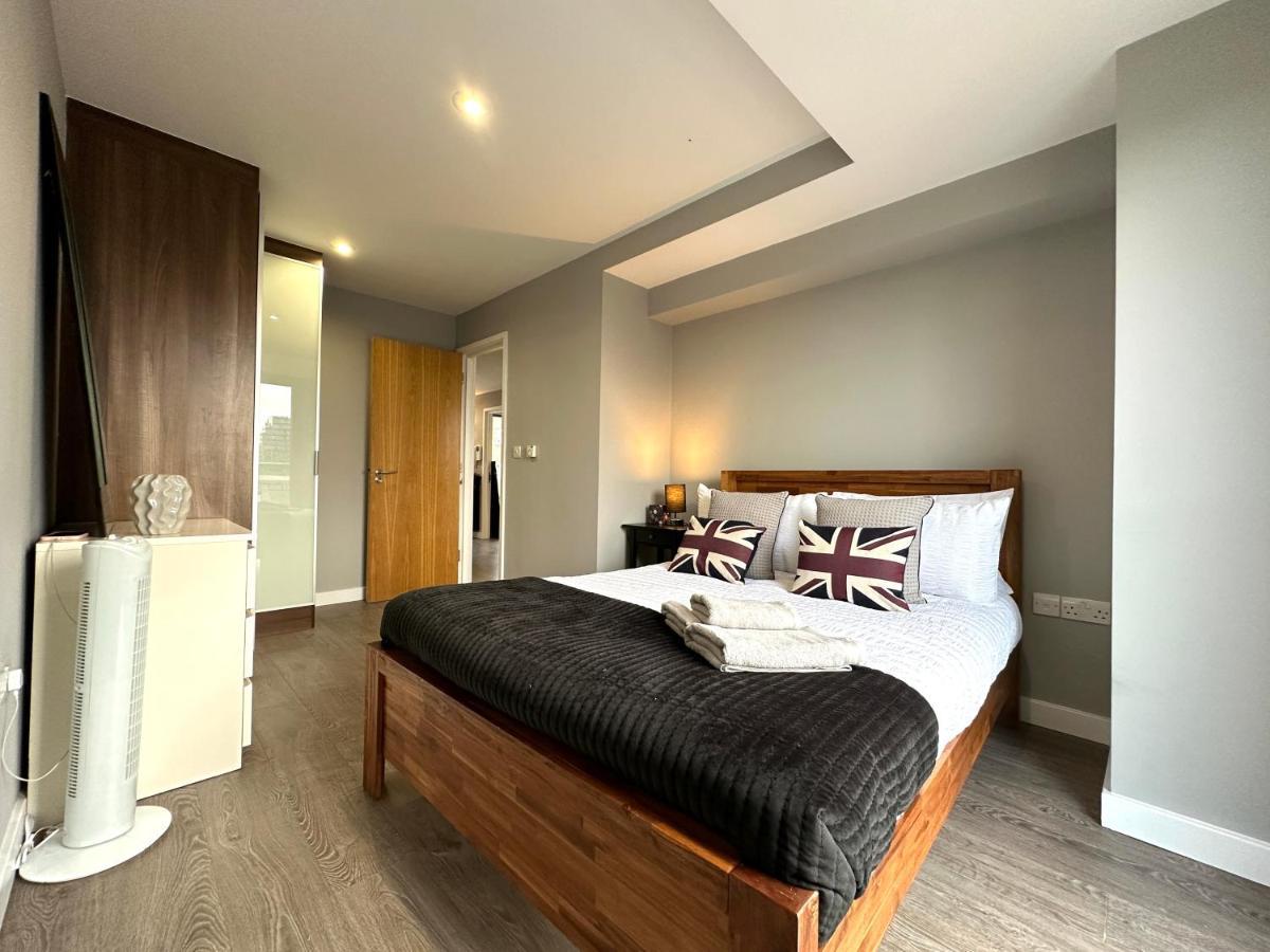 Modern 3 Bed Flat With Private Terrace In Shoreditch Appartement Londen