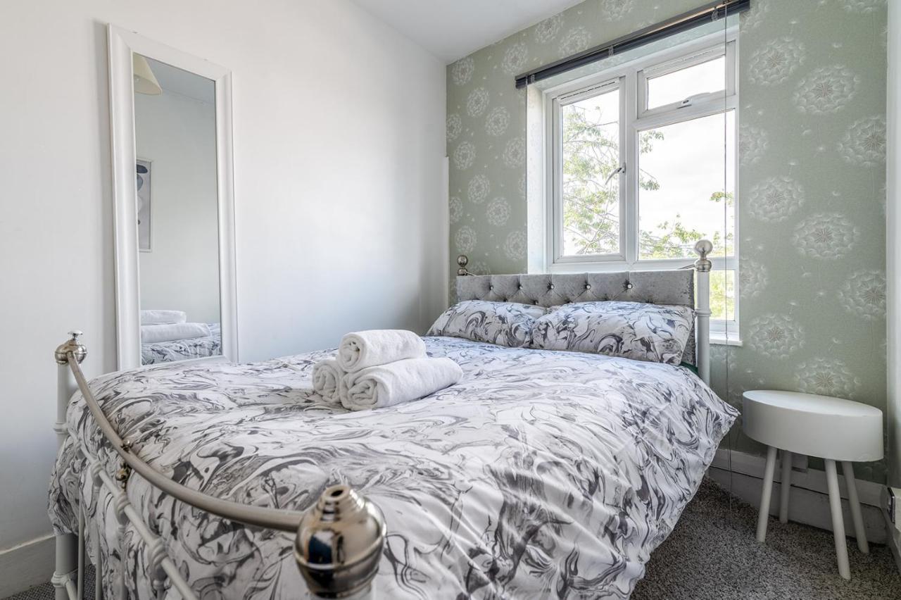 Apartment Astonishing Two Bedroom In Nelson London