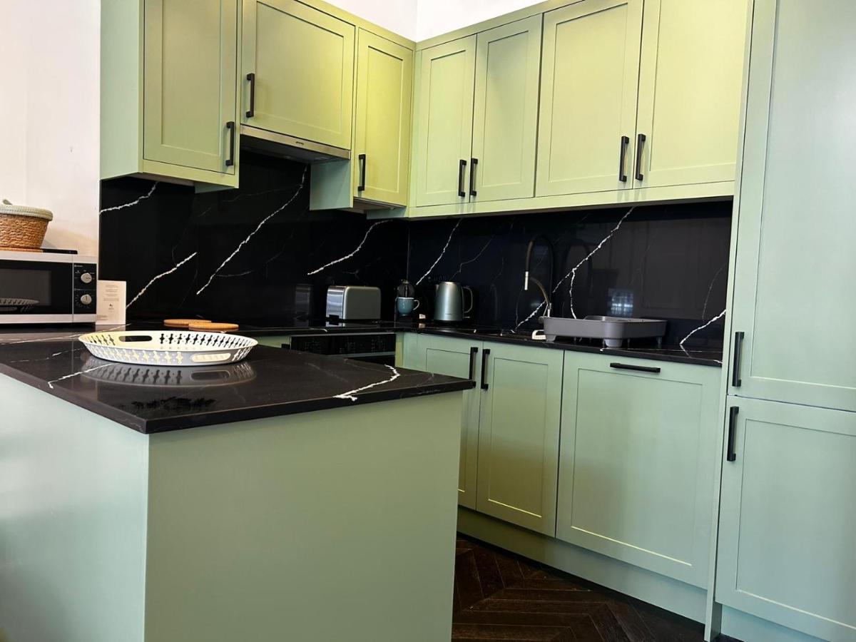 Earl's Court Luxe