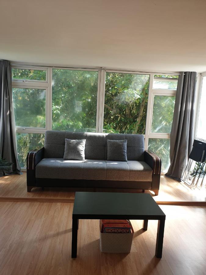 Apartment Stylish 4 Bedroom Flat *