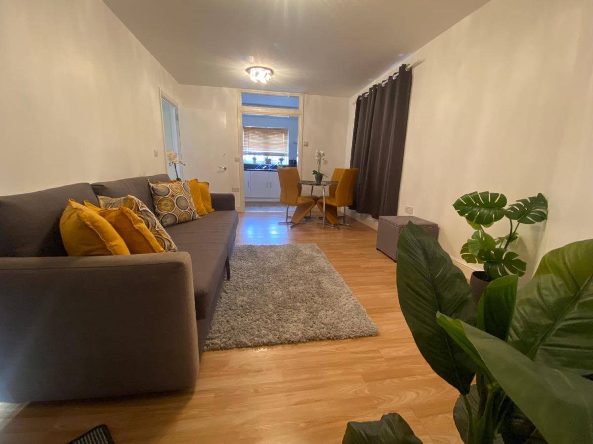 Private House With Free Park For Group Near Wembley Station Feriehus *