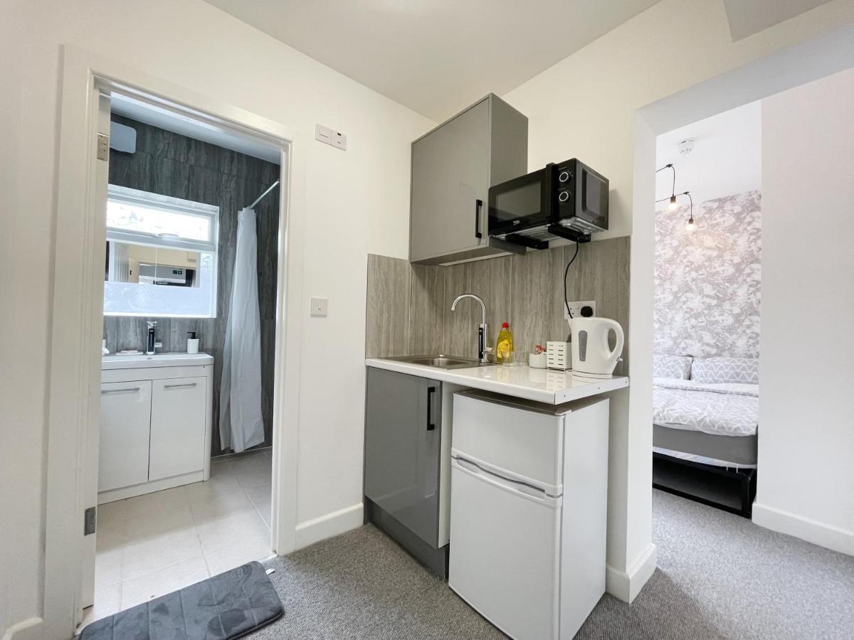 Cosy Bright Close To Wembley Stadium London