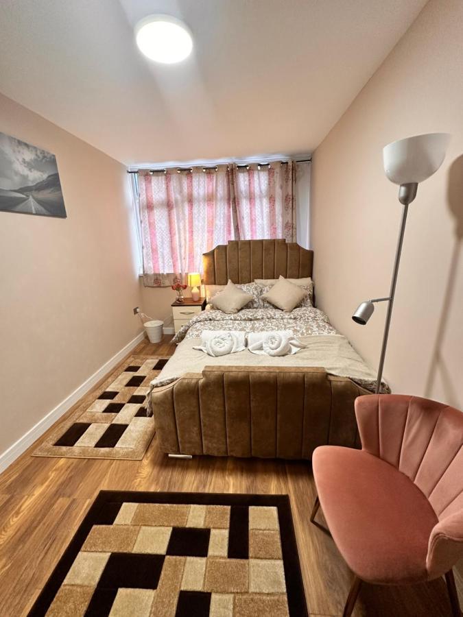 Canary Wharf Single Double And En-suite Guest house London