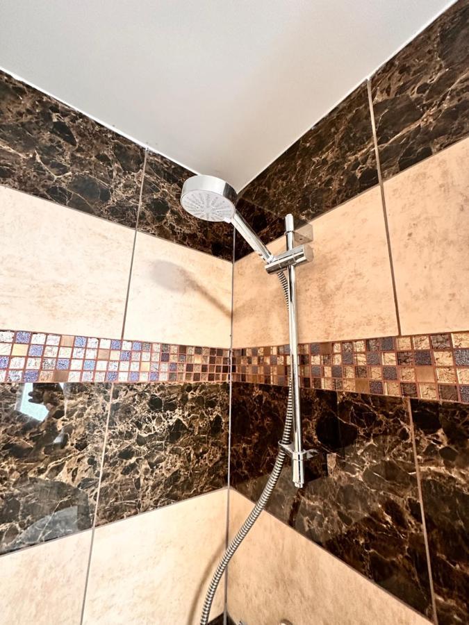 Canary Wharf Single Double And En-suite Guest house London