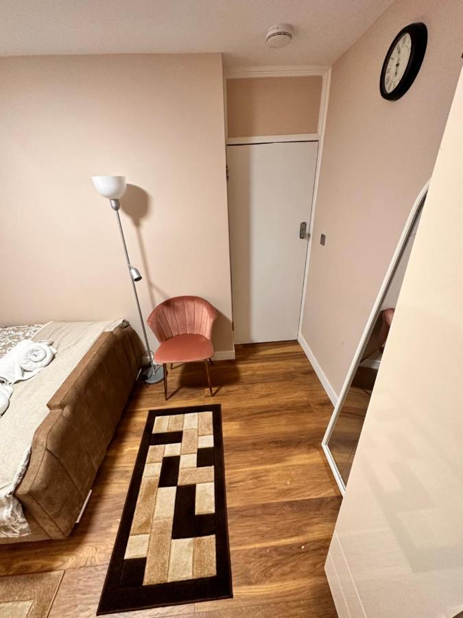 Guest house Canary Wharf Single Double And En-suite London