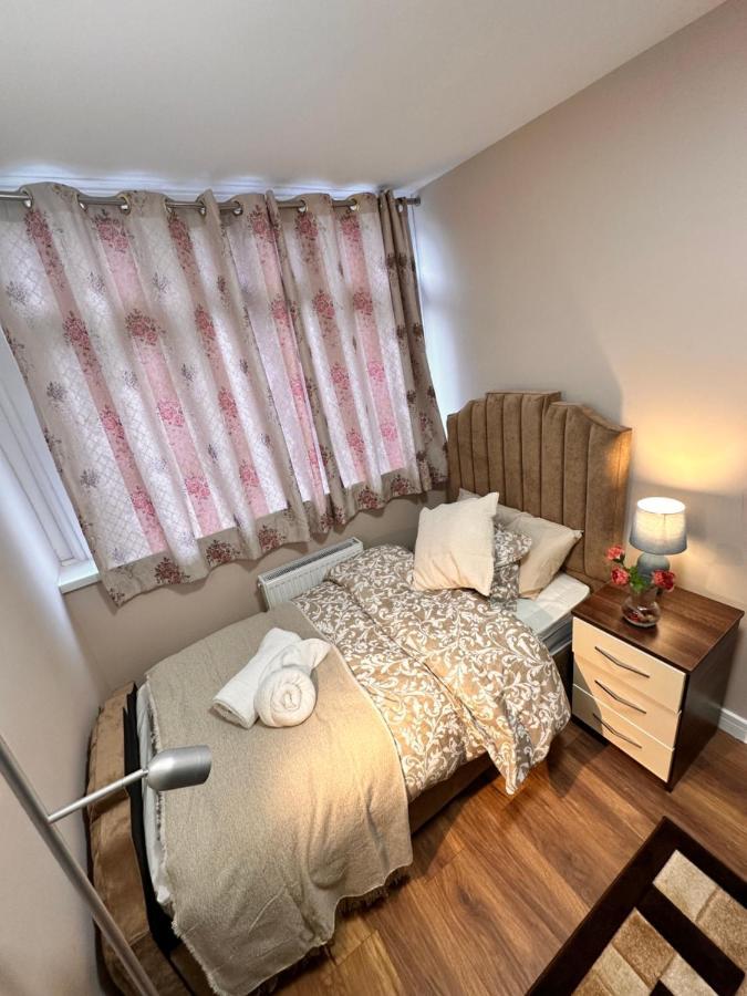 Canary Wharf Single Double And En-suite Guest house London
