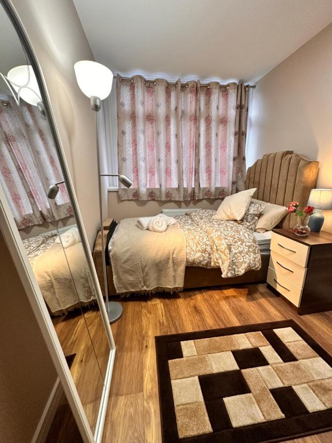 Canary Wharf Single Double And En-suite Guest house *