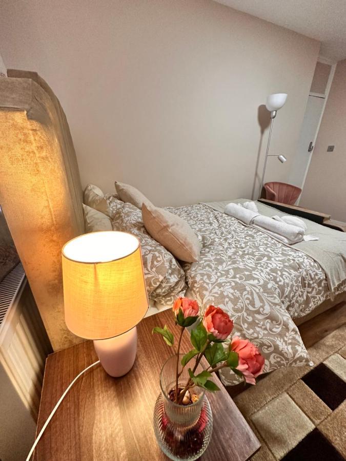 Canary Wharf Single Double And En-suite Guest house London