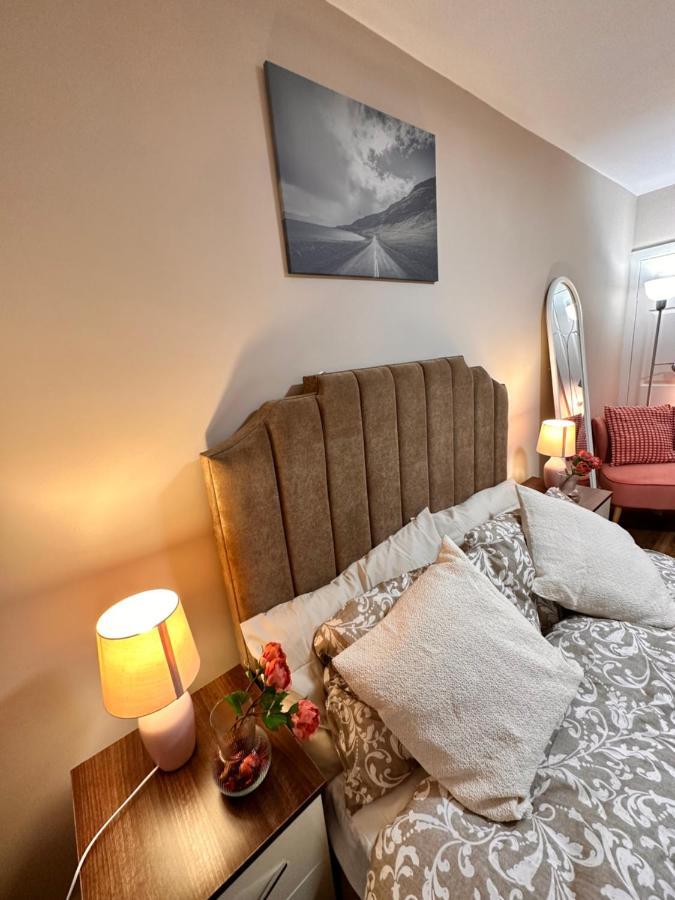 Canary Wharf Single Double And En-suite Guest house London