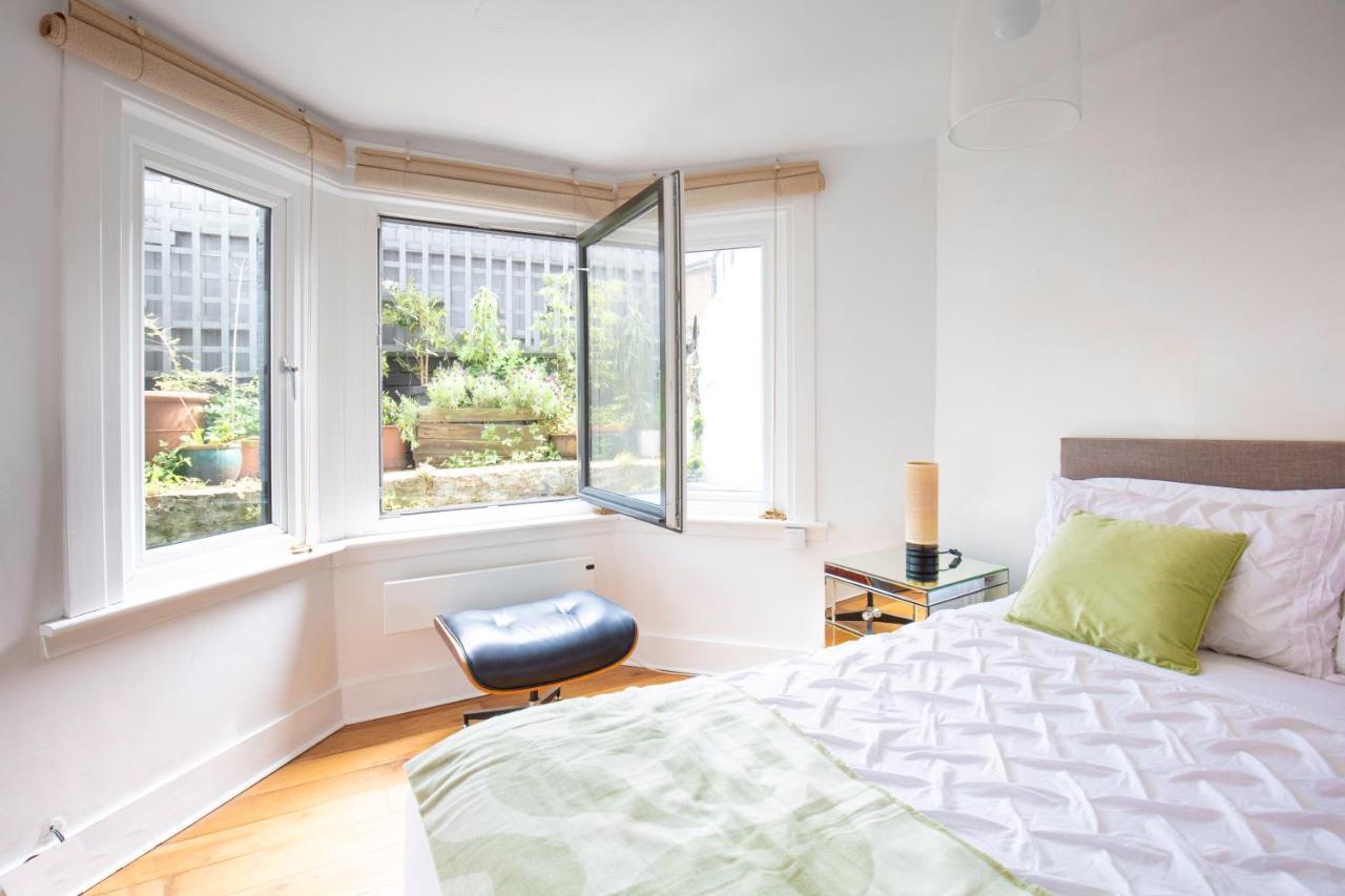 Modern Flat With King Bed, Garden & Outdoor Dining Apartment