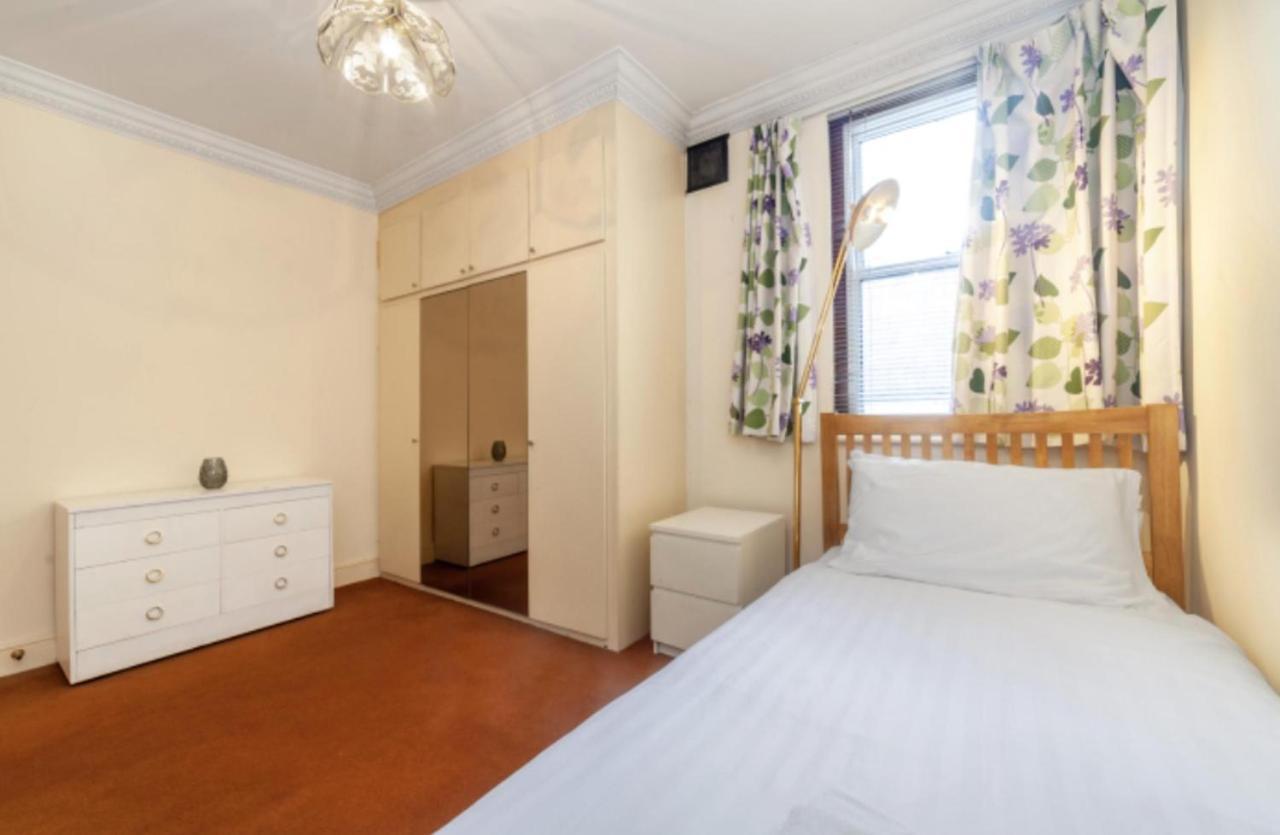 Remarkable 3-bedroom In Apartment London