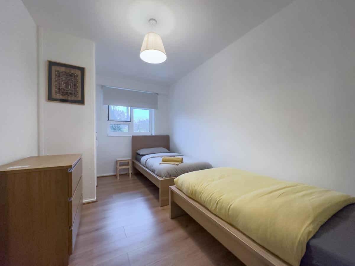 Beautiful 2 Bedroom & Balcony Flat In Londen