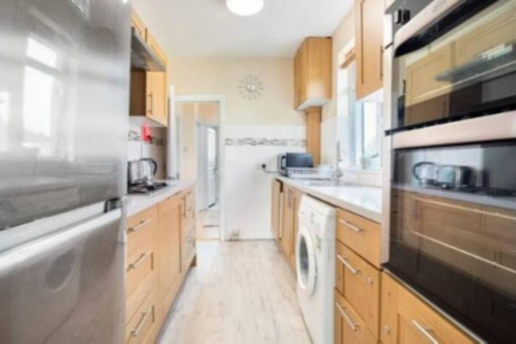 Apartamento Wembley 2 Bed/2 Bath Modern Apt *
