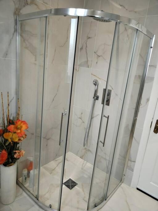 Wembley 2 Bed/2 Bath Modern Apt * Londres