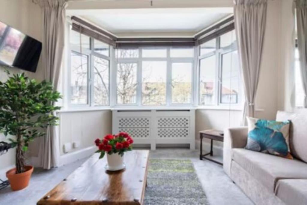 Wembley 2 Bed/2 Bath Modern Apt Londres
