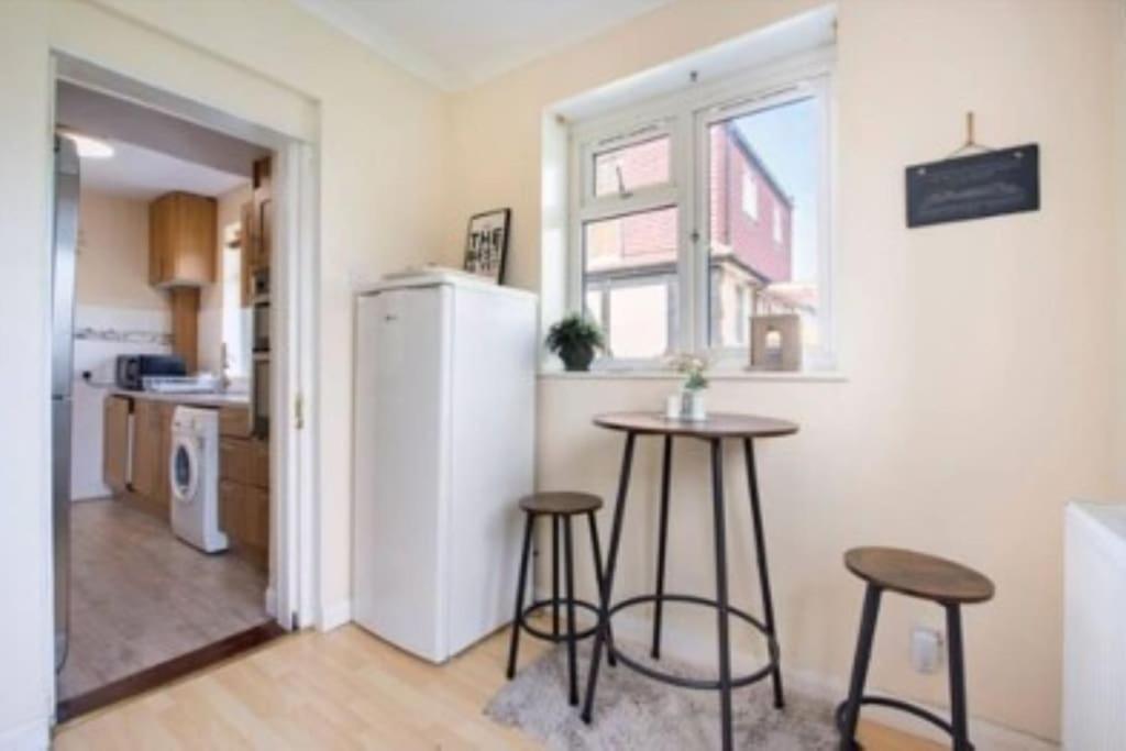 Wembley 2 Bed/2 Bath Modern Apt Apartamento *