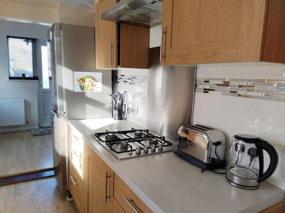 Wembley 2 Bed/2 Bath Modern Apt Apartamento
