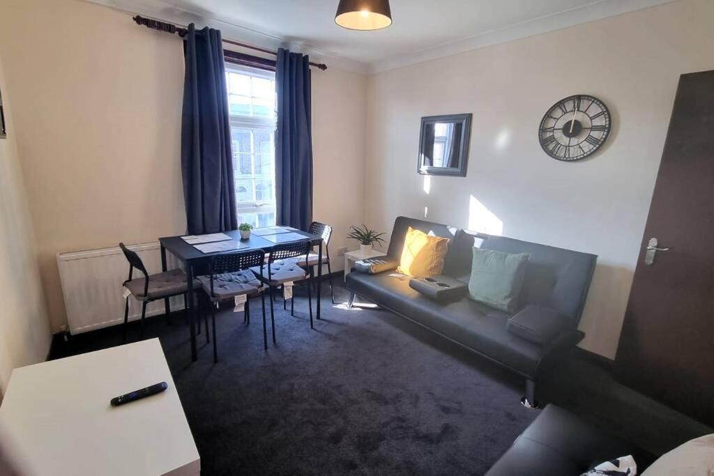 Lovely 3bedroom Apartment *