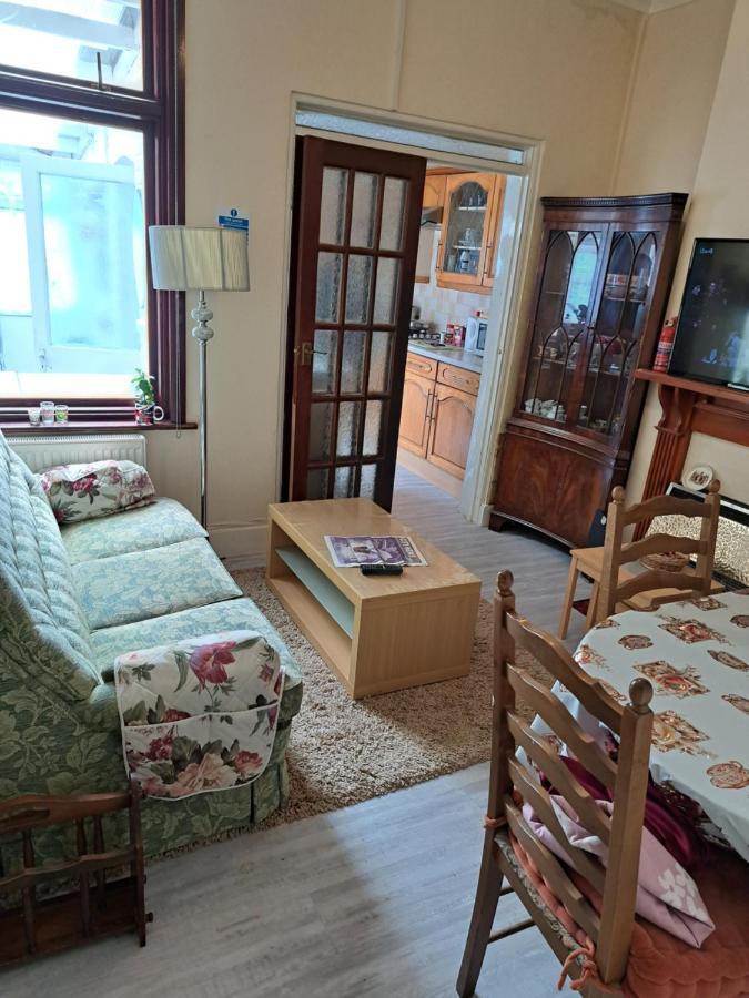 Guest house Luxury Double Bedroom Seven Kings Train Station *