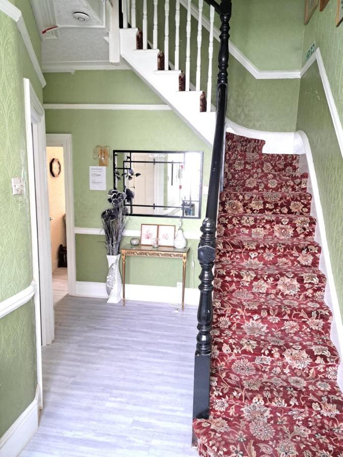 Guest house Luxury Double Bedroom Seven Kings Train Station