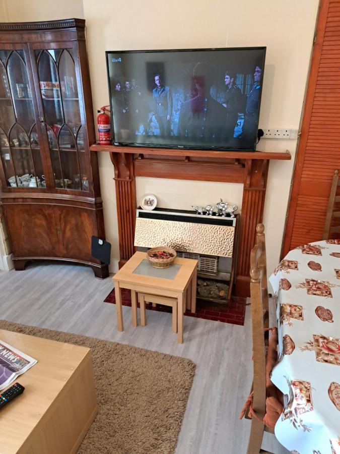 Luxury Double Bedroom Seven Kings Train Station Guest house *