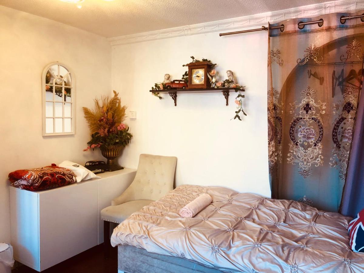 Cheerful 4 Bedroom House With Garden Free Parking Ferienhaus *