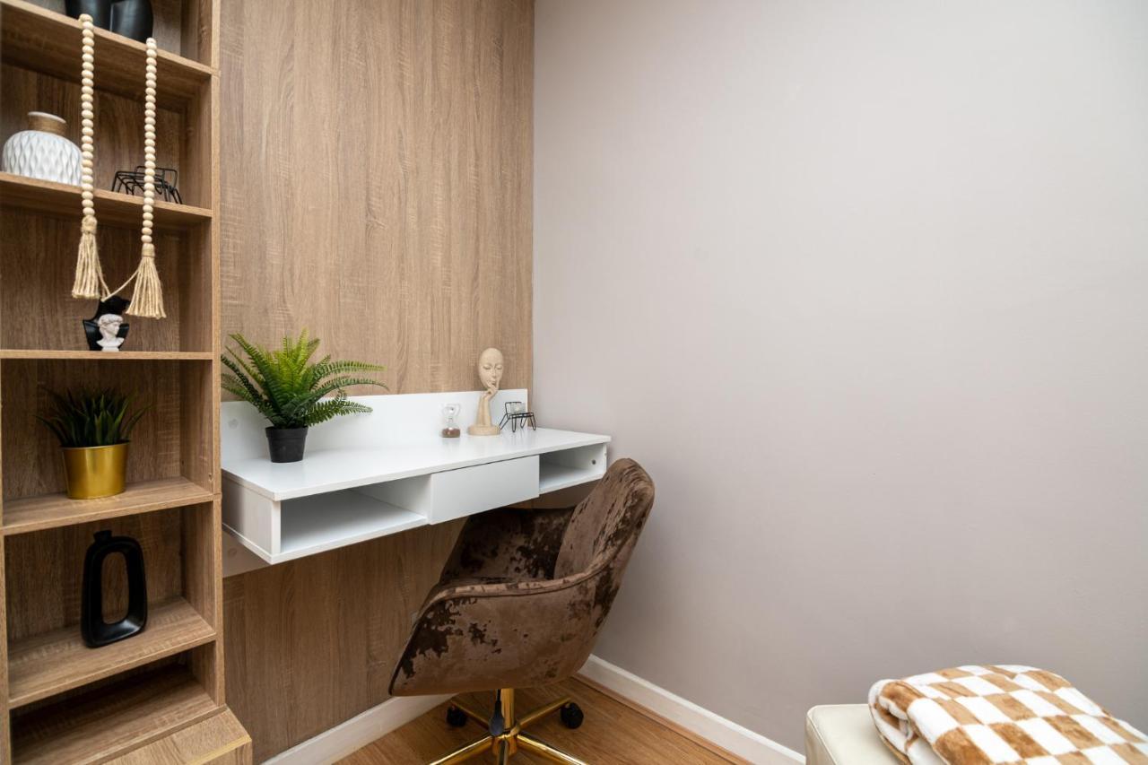 Charming Gem Ii 2bd 2ba Retreat Apartment London