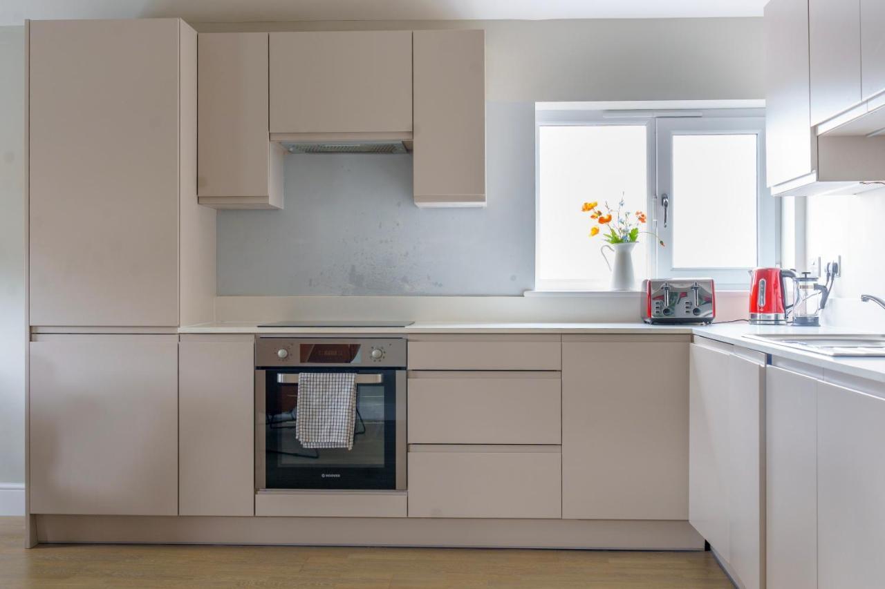 Beautiful New 2 Bed Flat - 5 August House Apartment *