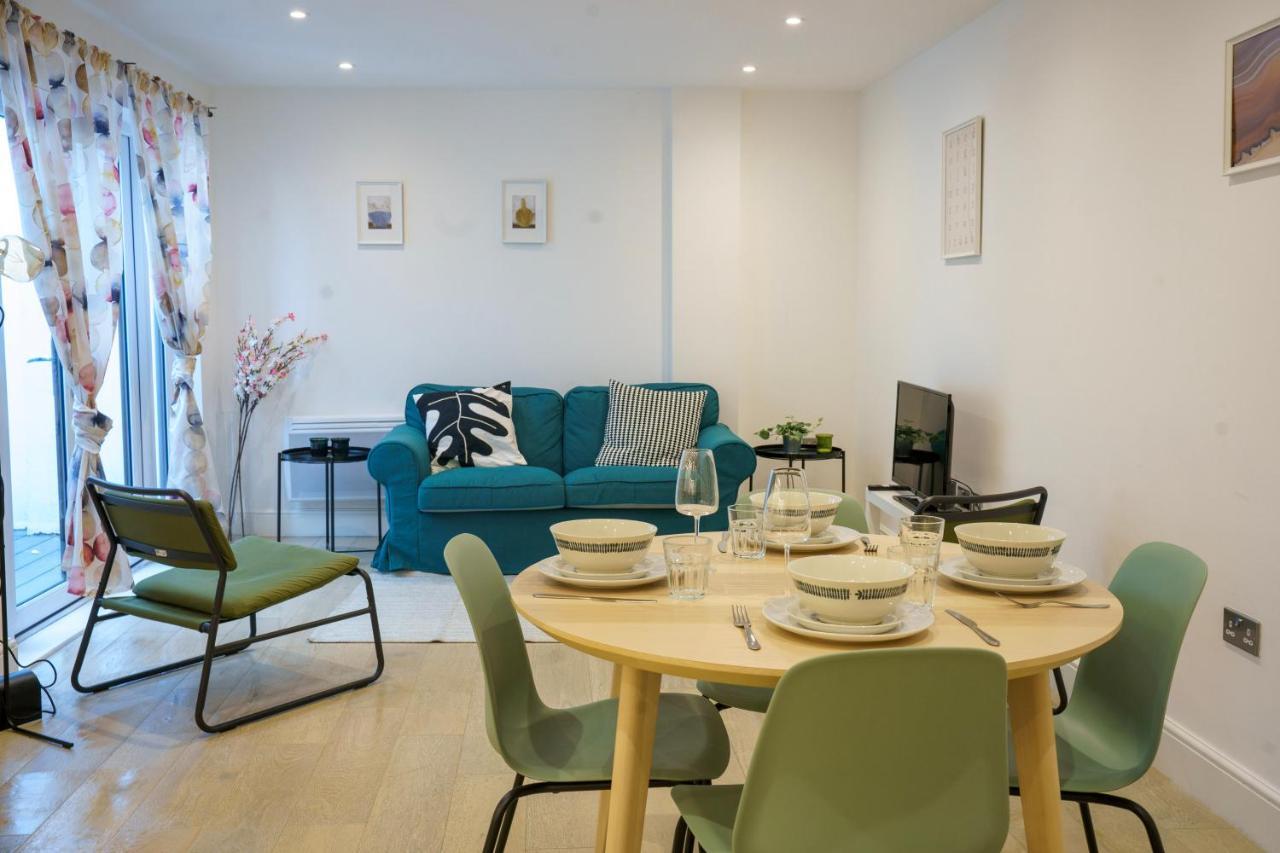 Gorgeous New 2 Bed Flat - 2 August House * Londen